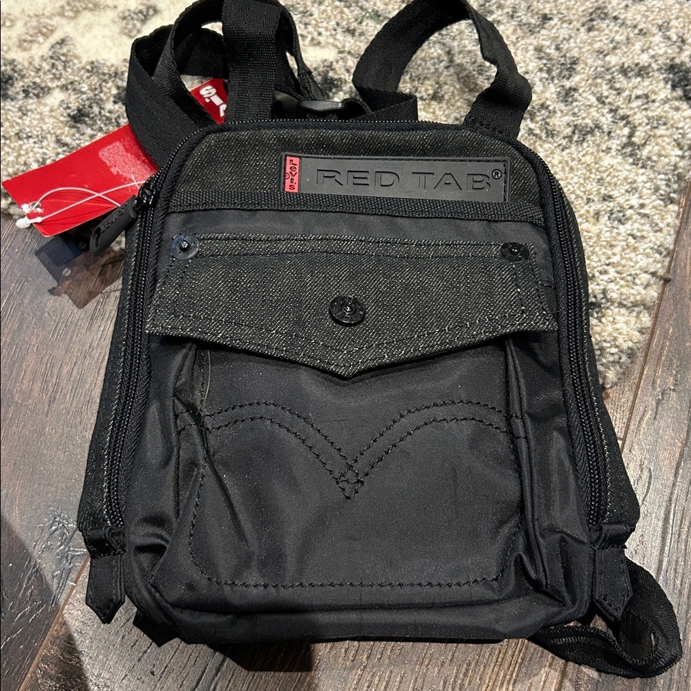 Levi's Red Tab Utility Mini pouch. Black. unisex. New. zipper all around